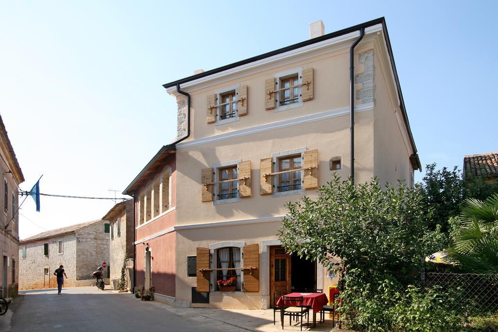 Bed and Breakfast Kastel Kaštelir Exterior foto