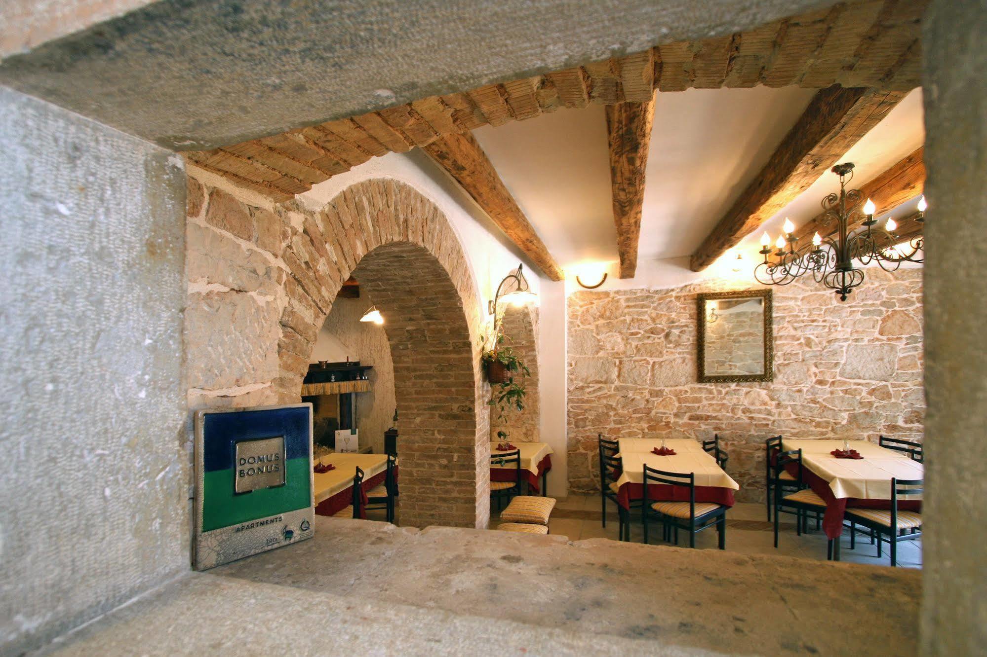 Bed and Breakfast Kastel Kaštelir Exterior foto