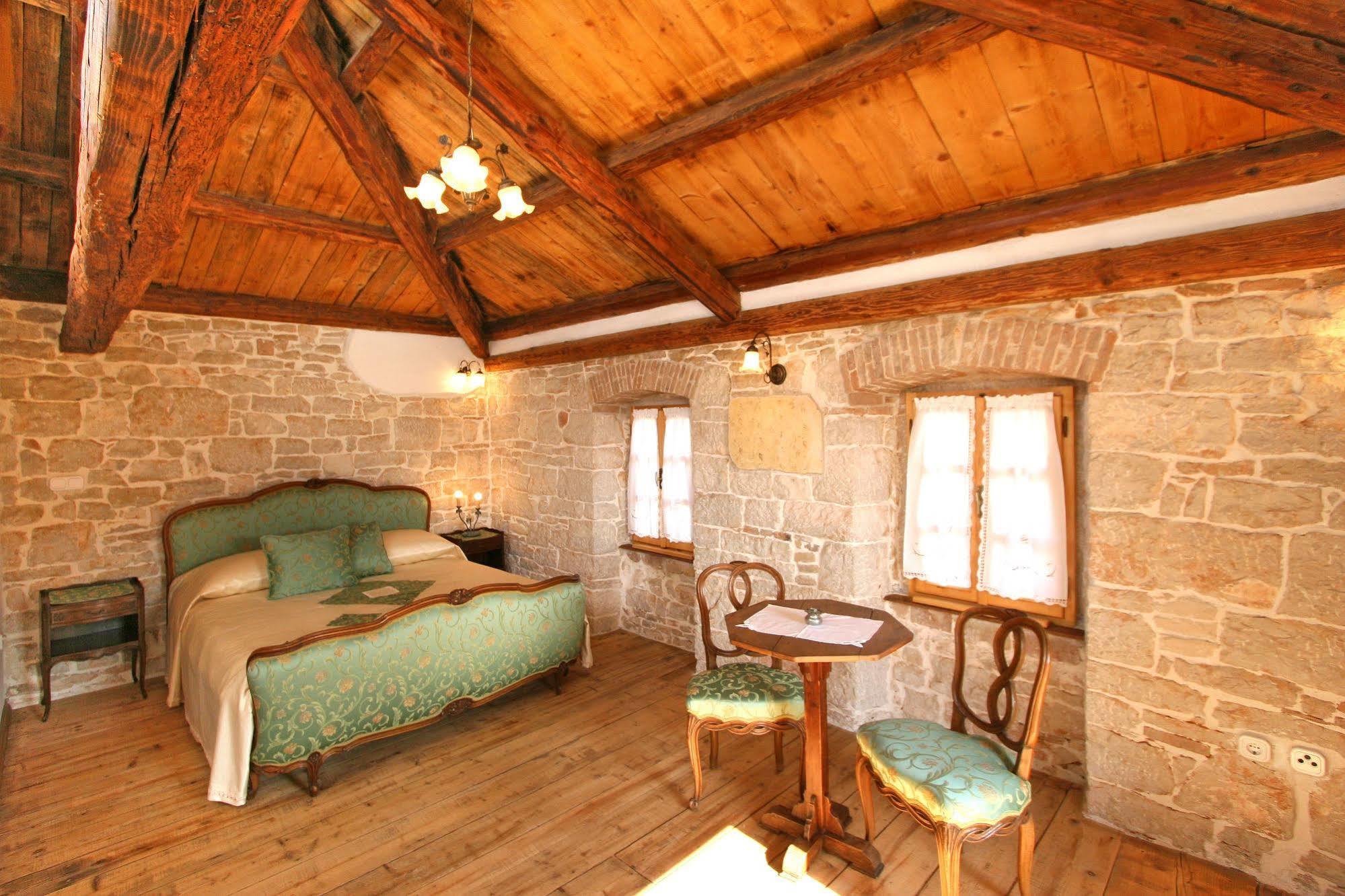Bed and Breakfast Kastel Kaštelir Exterior foto