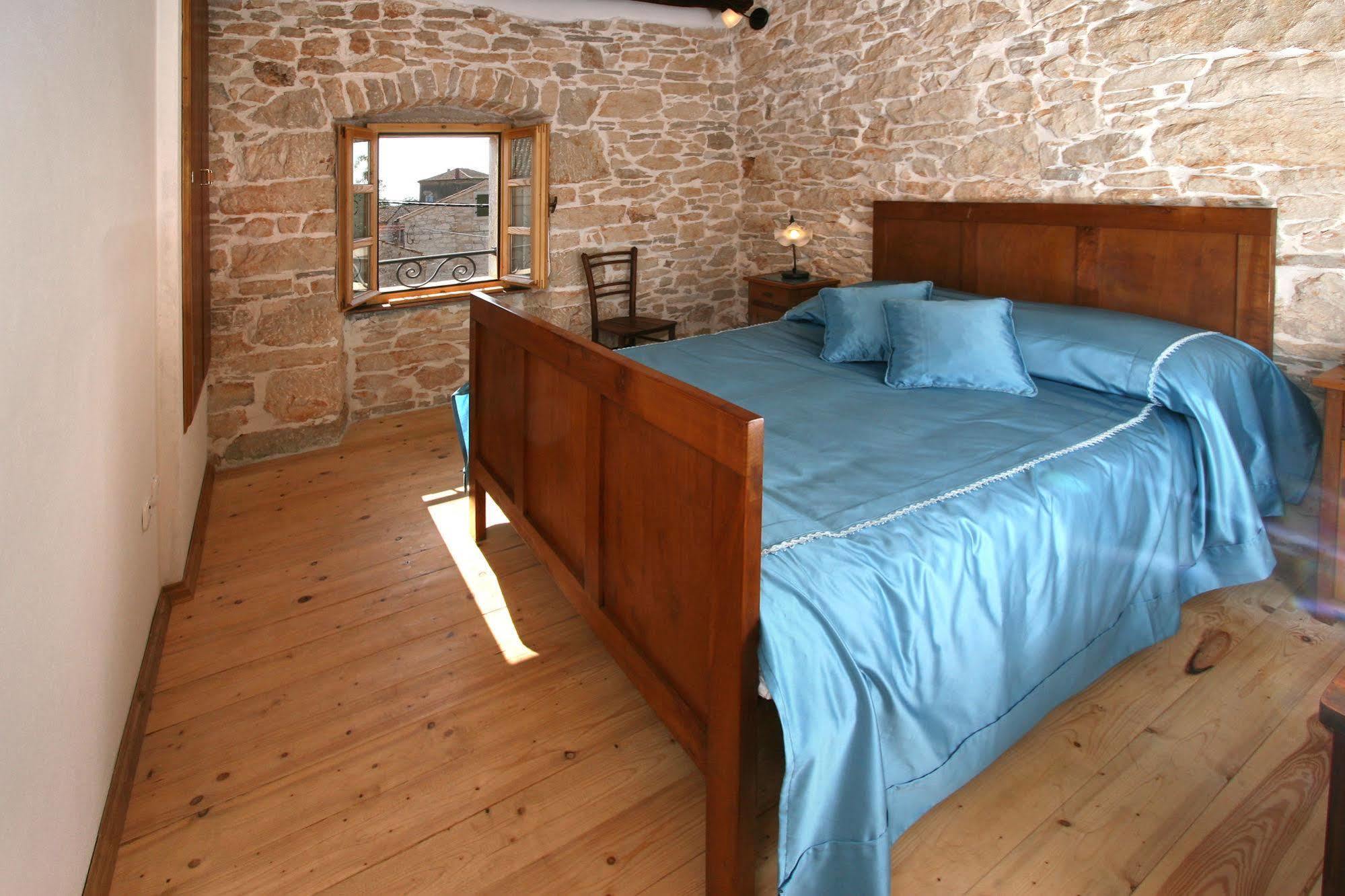 Bed and Breakfast Kastel Kaštelir Exterior foto