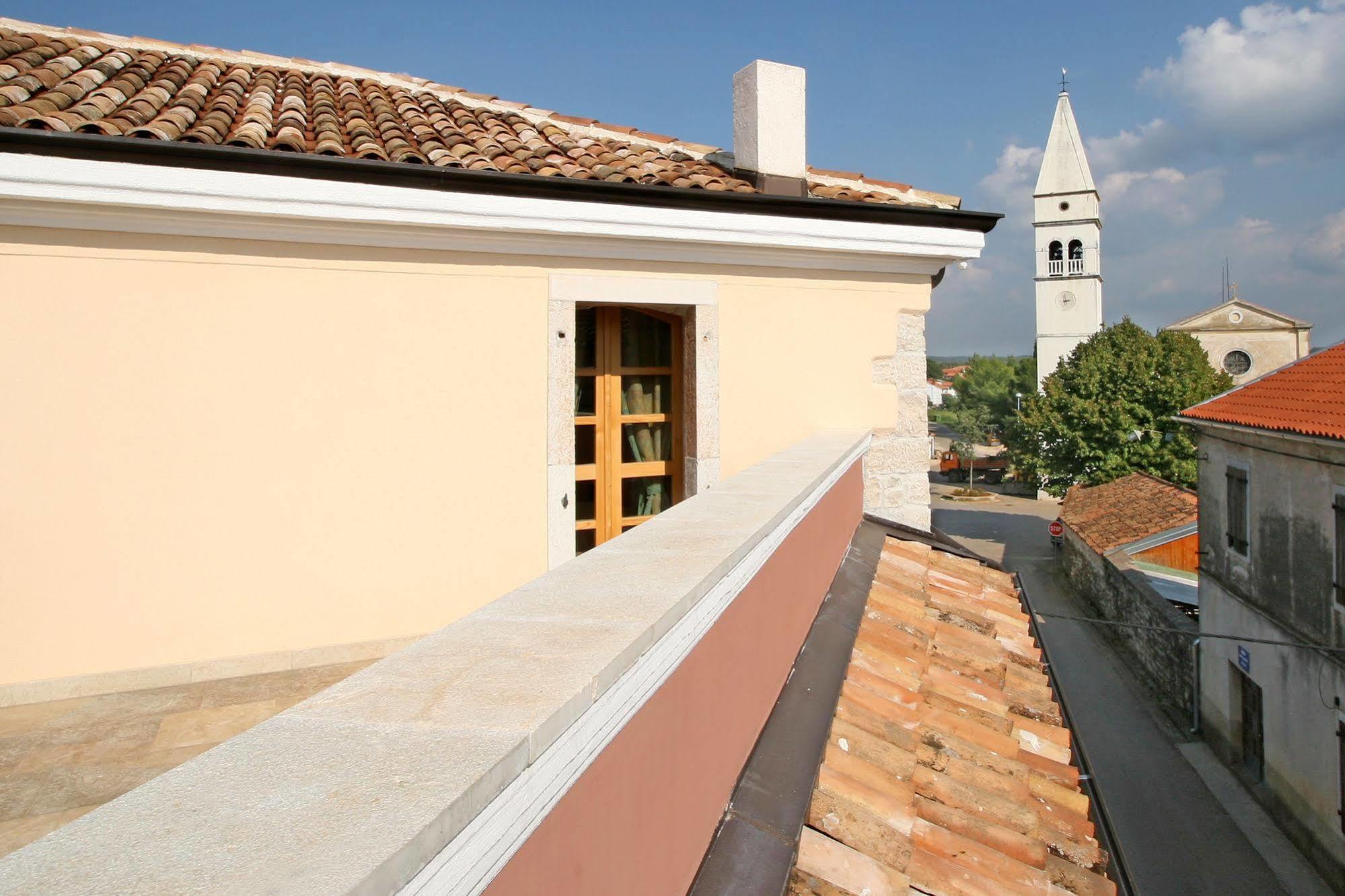 Bed and Breakfast Kastel Kaštelir Exterior foto